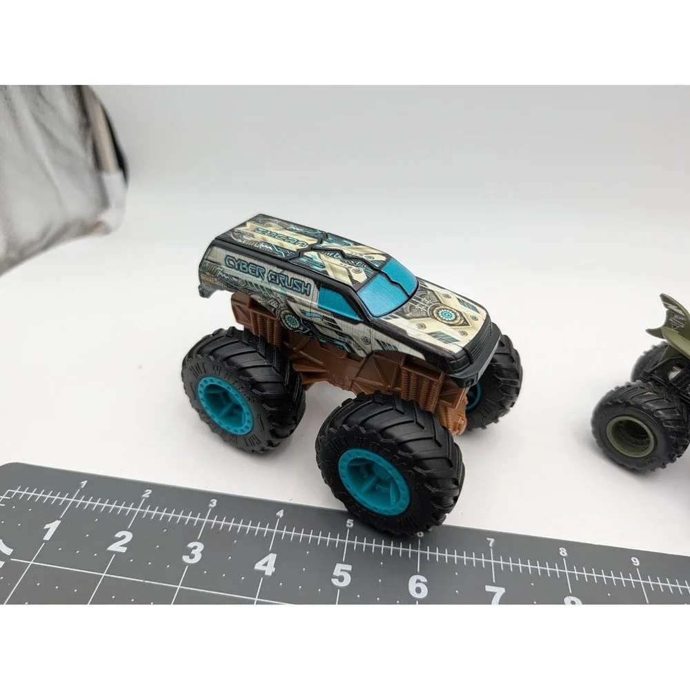 Mattel Hot Wheels Monster Truck Lot Cyber Crush Shark Wreak Portions